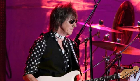 Jeff Beck, ex-guitarrista dos Yardbirds, morre aos 78 anos nos EUA