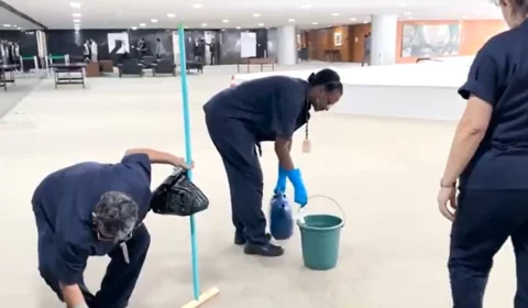 VÍDEO: ‘Patriotas’, diz Janja sobre trabalhadores que recuperam Planalto