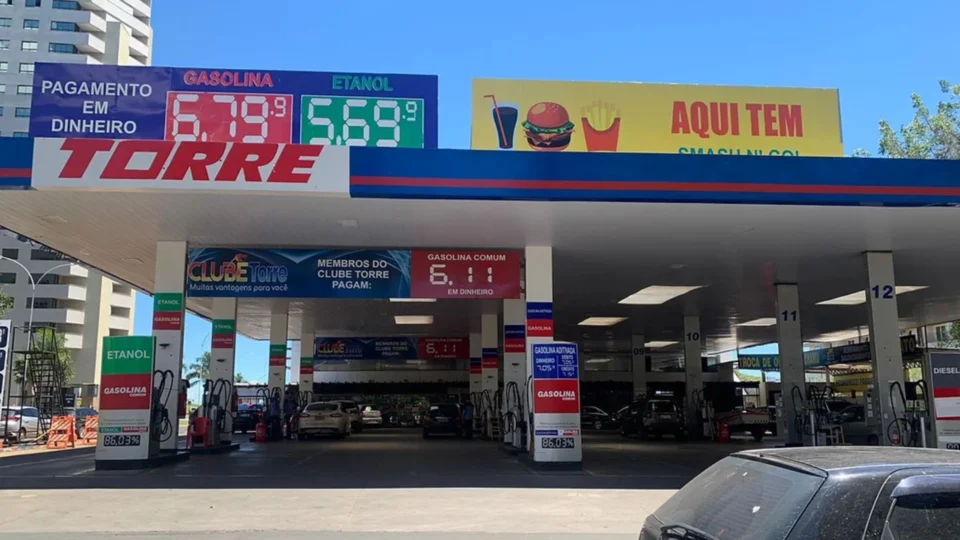 Lula está hospedado em frente a posto que originou a Lava Jato, em Brasília