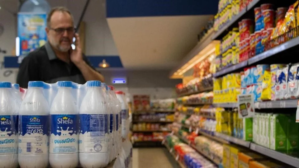 Vendas do varejo caem 0,6% em novembro ante outubro, afirma IBGE