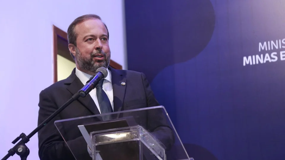 Em Belo Horizonte, Silveira anuncia Conselho Nacional de Política Mineral