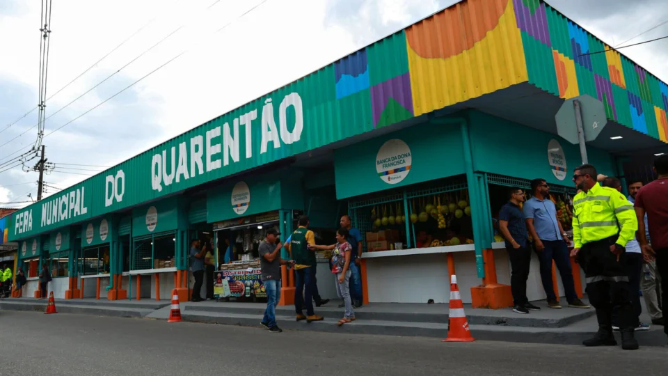 Nova feira do Quarentão na Compensa é entregue à população em Manaus
