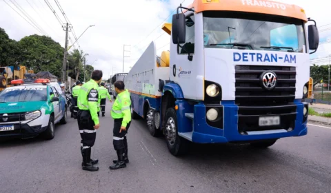 Operação de trânsito remove 15 veículos na Zona Leste de Manaus