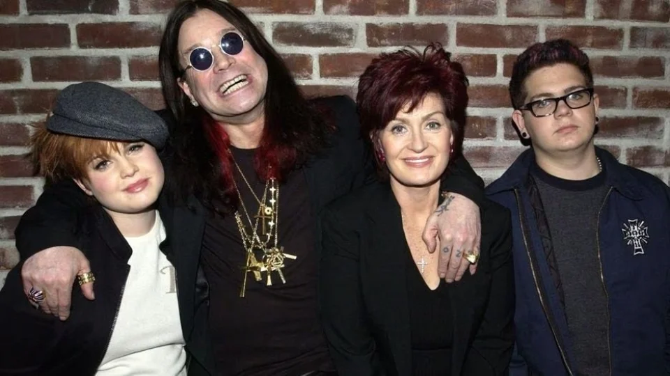 Ozzy diz que quer retornar aos palcos mesmo que ‘preso a uma placa com rodas’