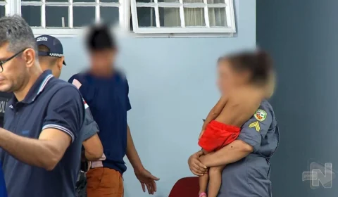 VÍDEO: pai e companheiro são presos consumindo drogas com criança em Manaus