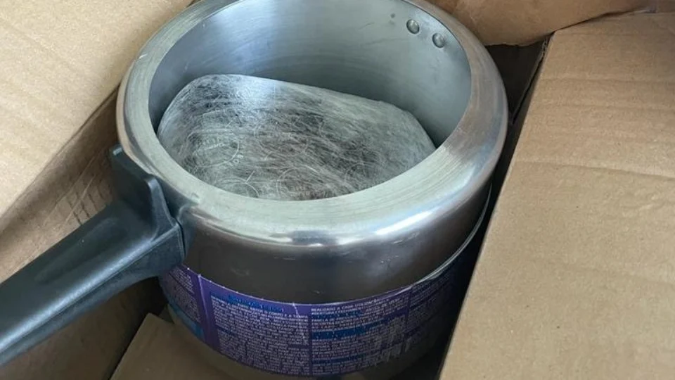 Encomenda de panela de pressão é usada para trazer drogas para Manaus