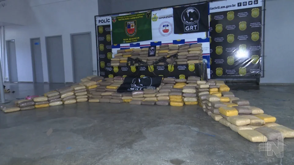 VÍDEO: polícia acha meia tonelada de droga enterrada no interior do Amazonas