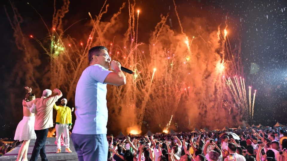 Réveillon na Ponta Negra reuniu 100 mil pessoas em Manaus, diz prefeitura