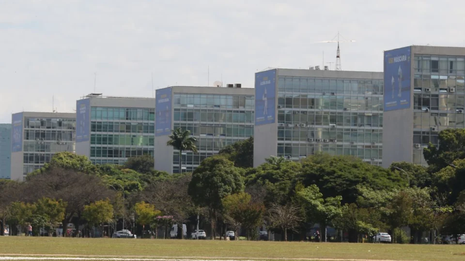 Exonerações de ministros de Bolsonaro são publicadas no Diário Oficial