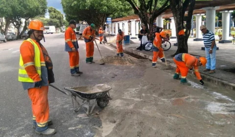 Entorno da Praça da Saudade recebe serviços na drenagem, em Manaus