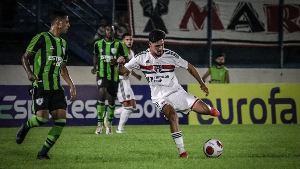 São Paulo leva virada do América-MG e está eliminado da Copa São Paulo