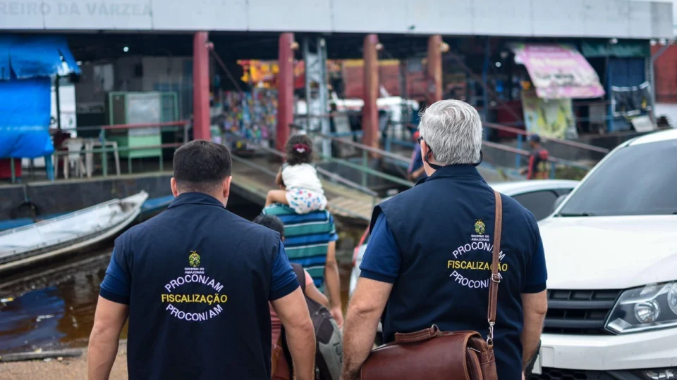 Embarcações são fiscalizadas pelo Procon no Porto da Ceasa em Manaus