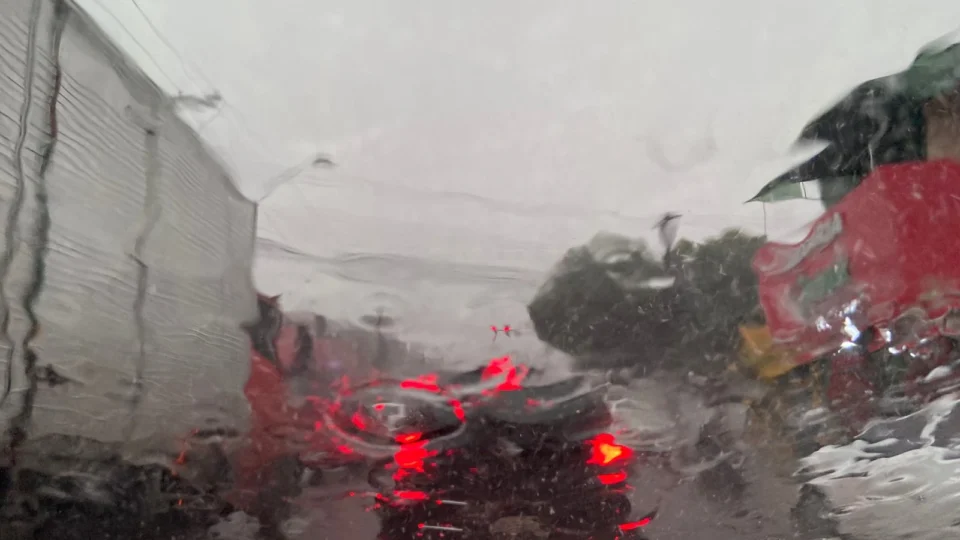 Semana começa com fortes temporais em diversas áreas do Brasil