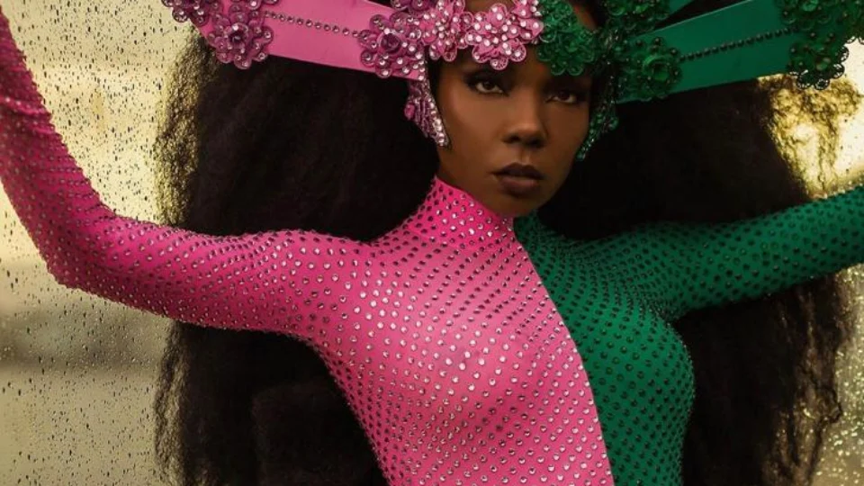 Carnaval 2023: Thelma, campeã do BBB 20, brilha em ensaio da Mangueira no RJ