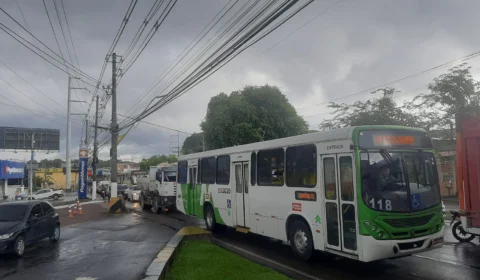 Trânsito na av. Cel. Teixeira é alterado na Ponta Negra, em Manaus