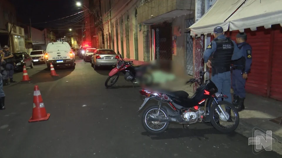 VÍDEO: homem é assassinado com quase 20 tiros em rua do Centro de Manaus