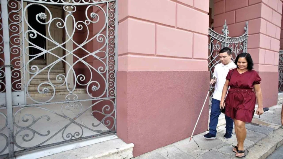 Teatro Amazonas oferece visita guiada para alunos durante período de férias