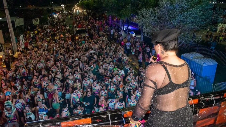 Primeira noite de carnaval arrasta 40 mil foliões em Boa Vista-RR