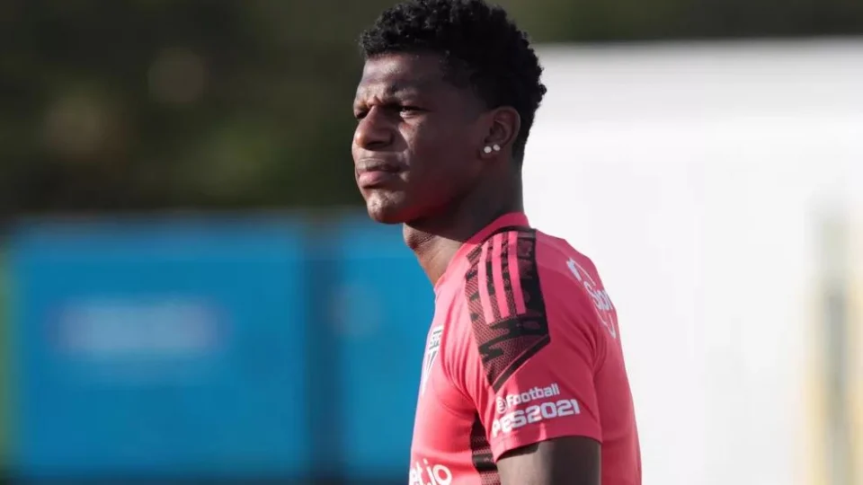 Zagueiro Arboleda não treina e pode aumentar lista de problemas do São Paulo