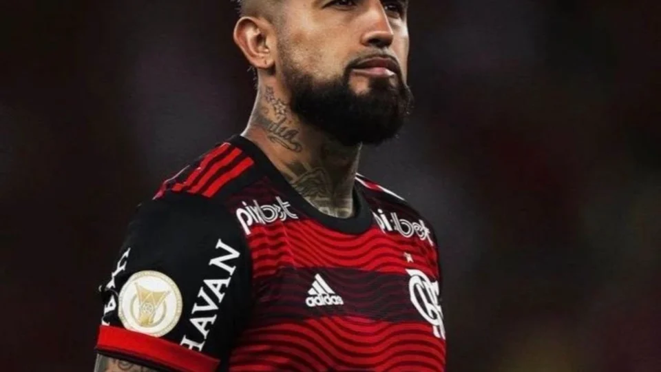Flamengo multa Arturo Vidal por indisciplina