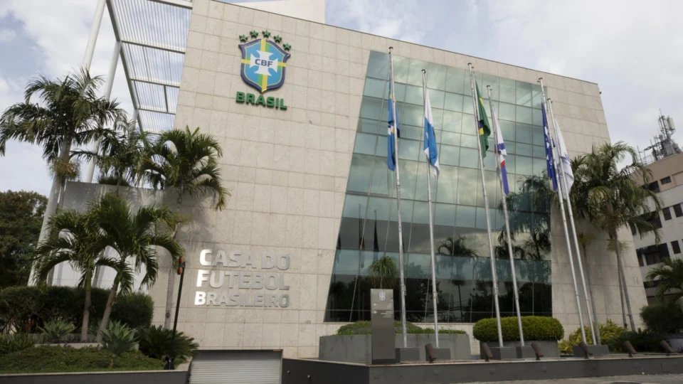 CBF faz estudo sobre ampliação de estrangeiros no futebol brasileiro