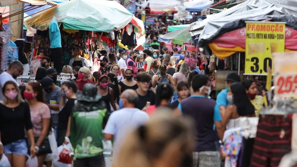 Feriados de novembro: confira horário de funcionamento do comércio em Manaus