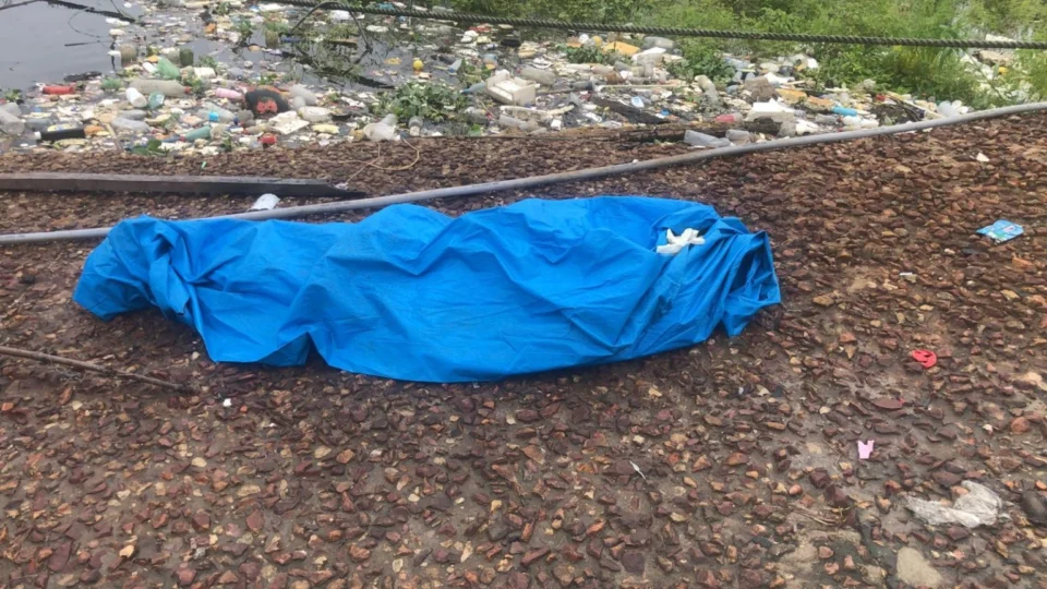 Homem tenta atravessar igarapé e morre afogado em Manaus