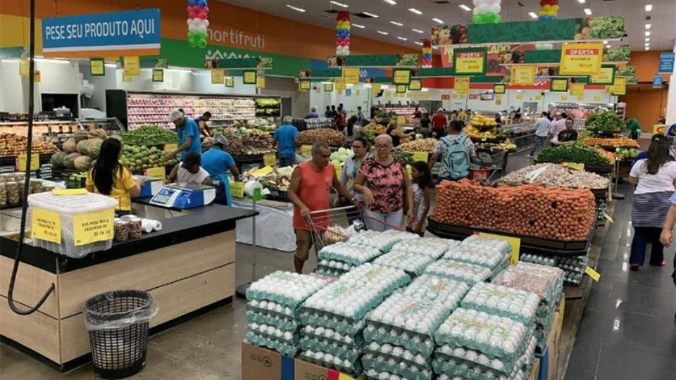 Com contratações imediatas, supermercado abre vagas de emprego em Manaus