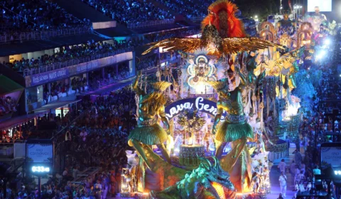 FOTOS: veja como foi 2ª noite de desfile das escolas de samba do Grupo Especial no RJ