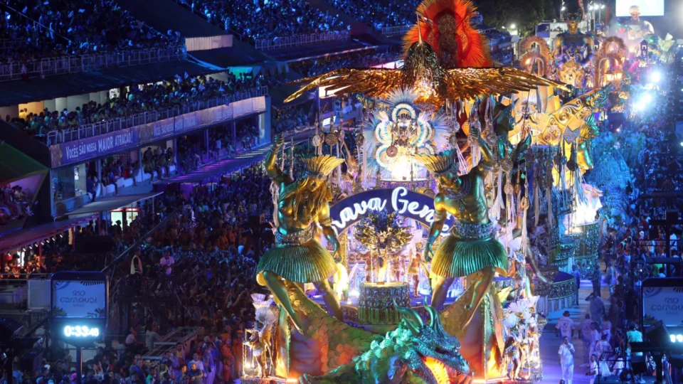 FOTOS: veja como foi 2ª noite de desfile das escolas de samba do Grupo Especial no RJ