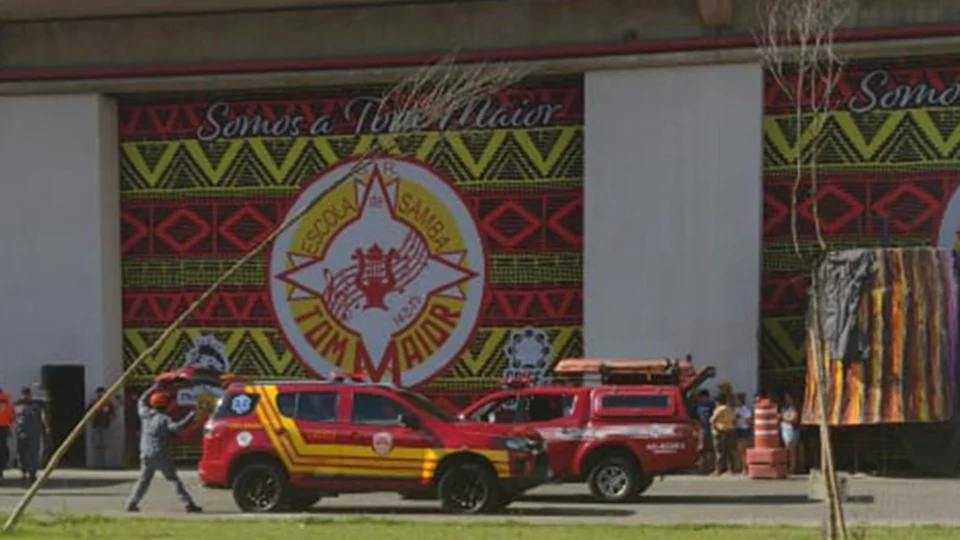 Escola de Samba: artista ficam feridos após serem atingidos por guindaste em SP