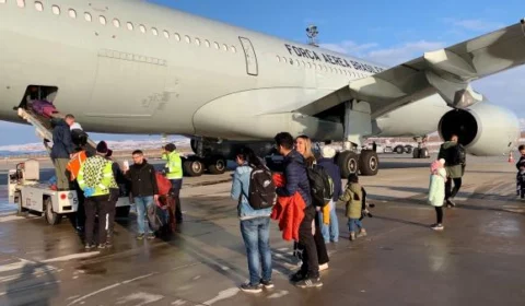 Sobreviventes do terremoto: avião da FAB chega com brasileiros e turcos