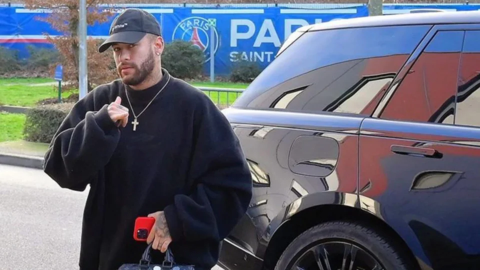 Neymar apresenta desconforto na coxa e volta a ser desfalque no PSG