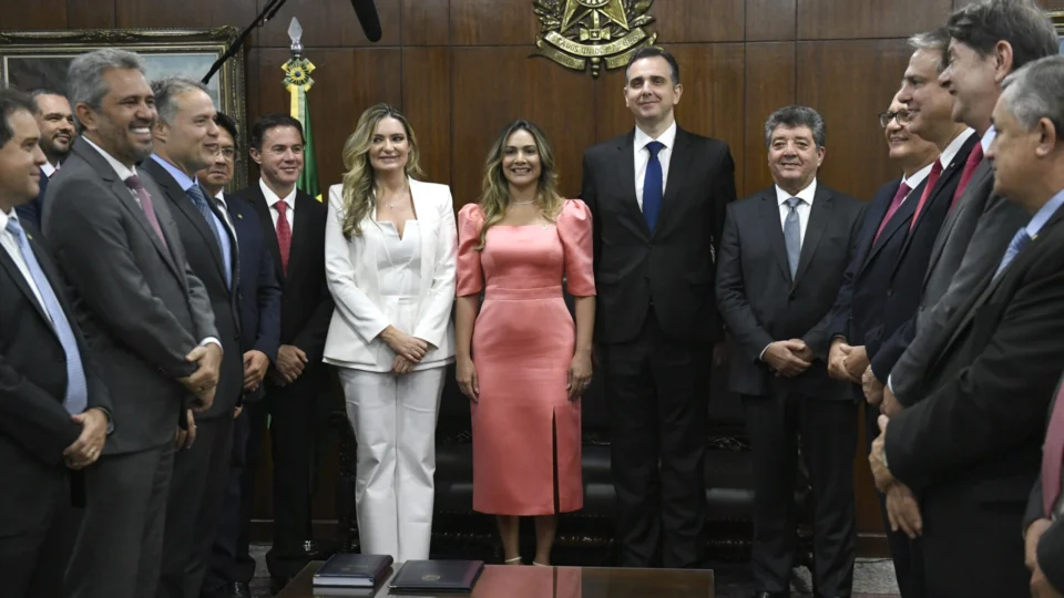 Senado: 3 suplentes tomam posse em substituição a ministros do Brasil