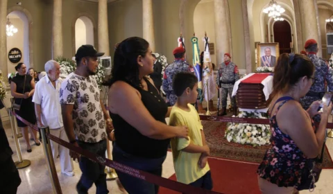 Duas pessoas têm mal súbito no velório de Amazonino Mendes