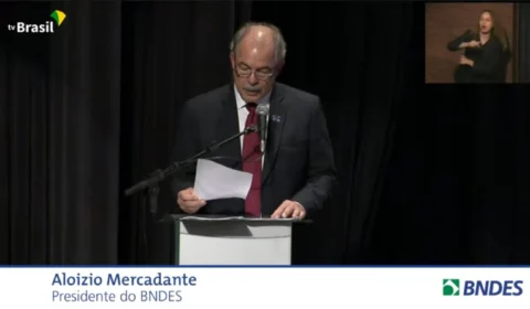 Vídeo: Mercadante toma posse no BNDES
