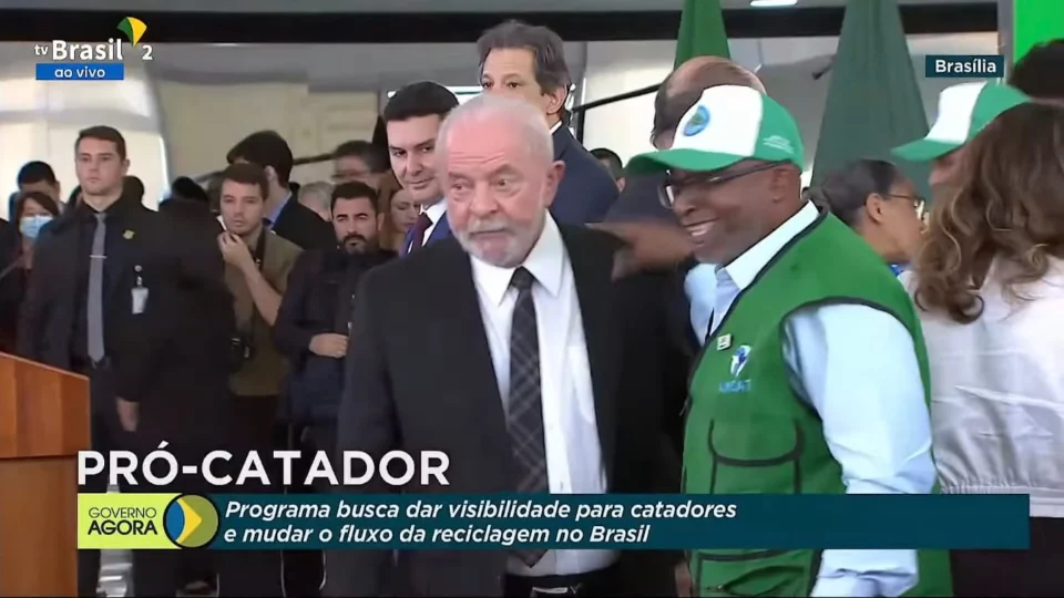 VÍDEO: Lula anuncia novos valores das bolsas CAPES, CNPq e Bolsa Permanência
