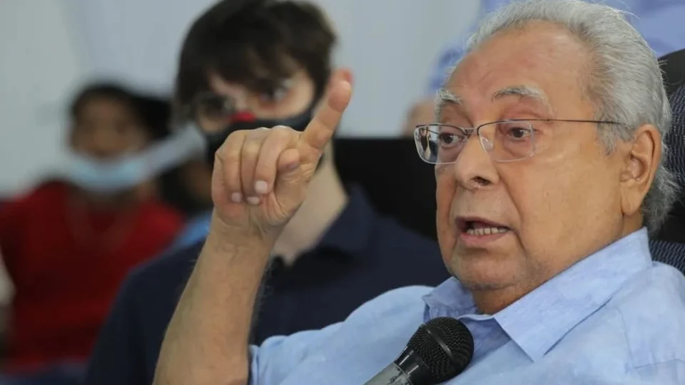 Morte de Amazonino Mendes repercute entre políticos e instituições