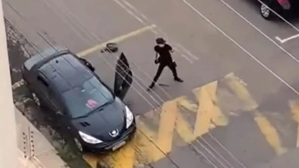 Escola em São Paulo é alvo de ataque terrorista de ex-aluno com faixa suástica