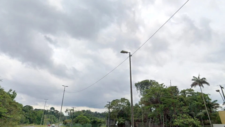 Avenida é interditada para obras na região da Ponta Negra em Manaus