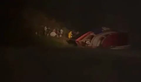 Barco com 42 pessoas naufraga durante forte chuva na Compensa, em Manaus