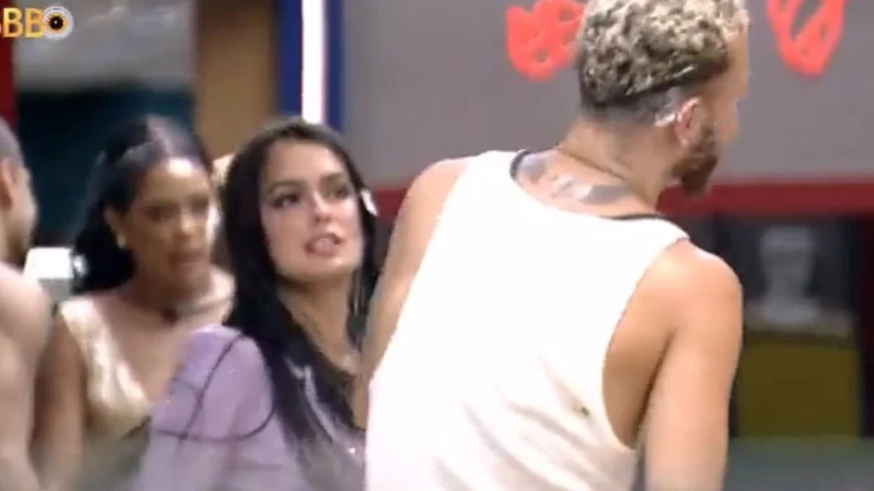 No BBB 23, Larissa dá tapa em Fred e internautas pedem expulsão