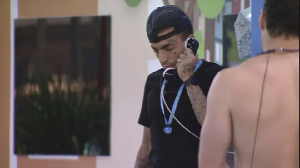 BBB 23: MC Guimê atende Big Fone no reality e ganha Poder Supremo