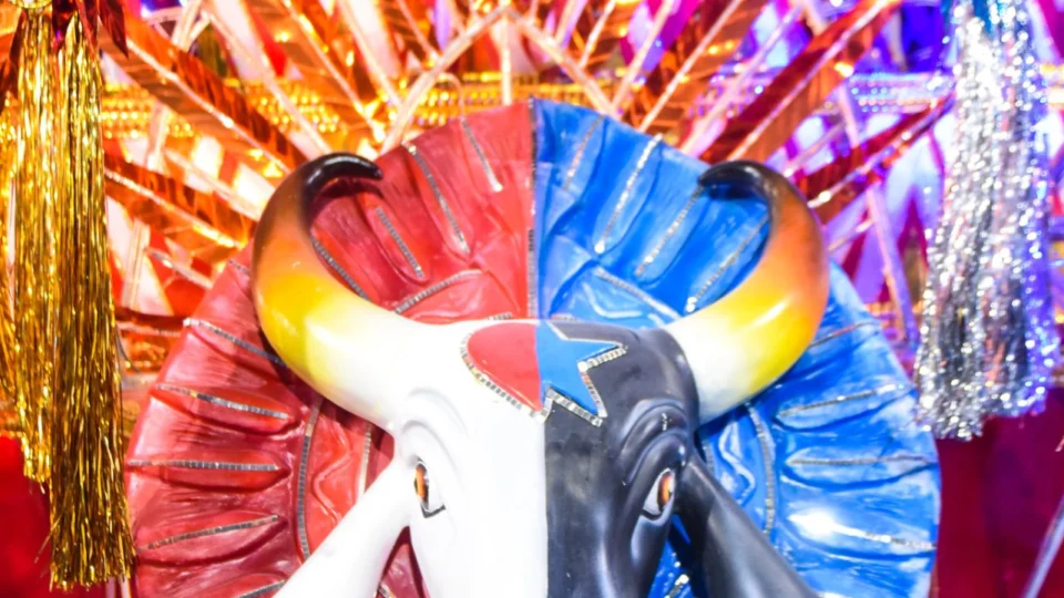 Carnaval 2023: Vila Isabel faz homenagem aos Bois de Parintins em desfile