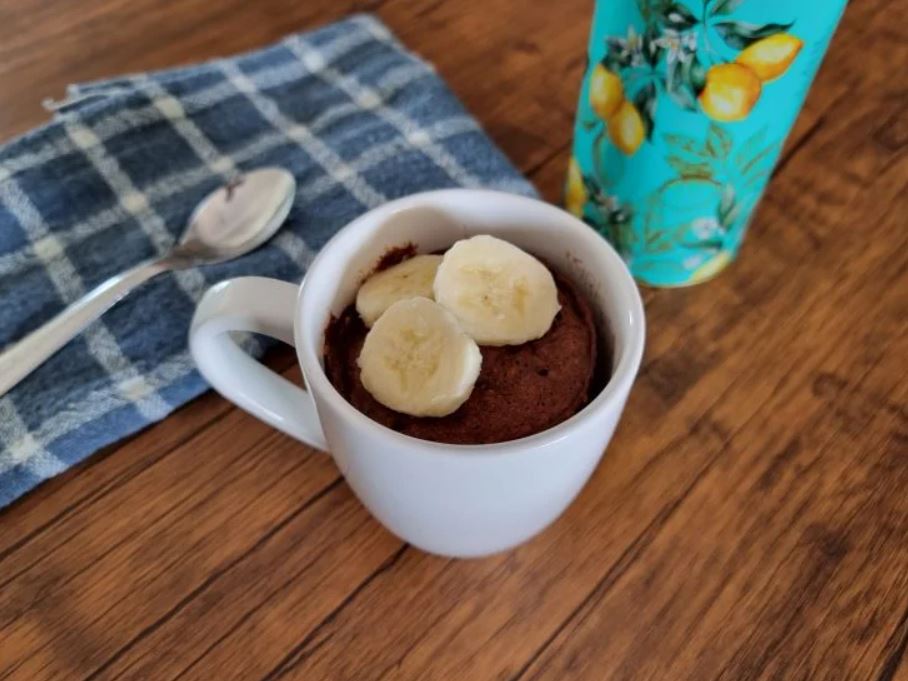 Bolo de caneca de banana fit - Foto: Reprodução/Receitaria