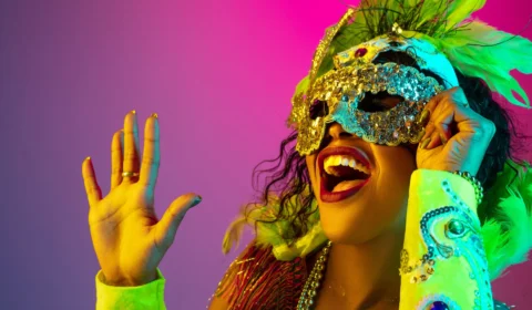 Carnaval promete ser favorável para solteiros; confira previsões dos astros