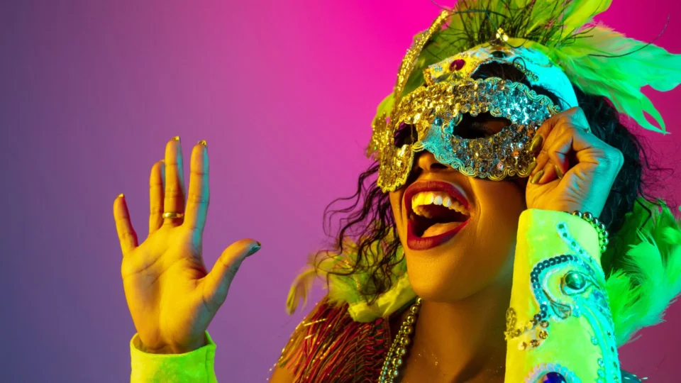 Carnaval promete ser favorável para solteiros; confira previsões dos astros