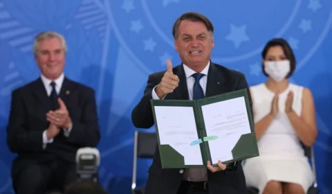 Cartão de vacinação: Lula e Bolsonaro podem ter documento em domínio público
