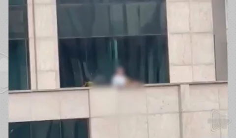 VÍDEO: casal é flagrado fazendo sexo em terraço de prédio famoso em São Paulo