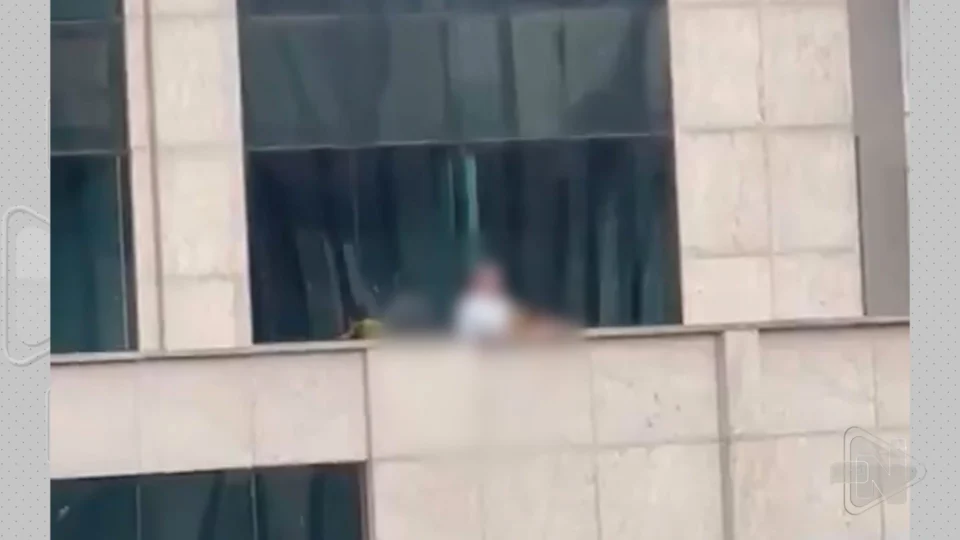 VÍDEO: casal é flagrado fazendo sexo em terraço de prédio famoso em São Paulo
